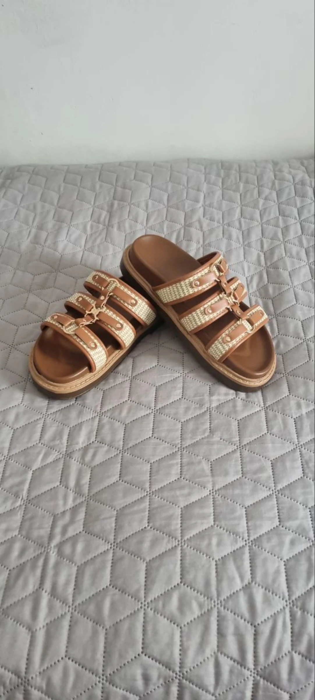 Sandalias / Pantuflas con triple correa estilo Celine elegantes talla 37 (como nuevas) – photo 3